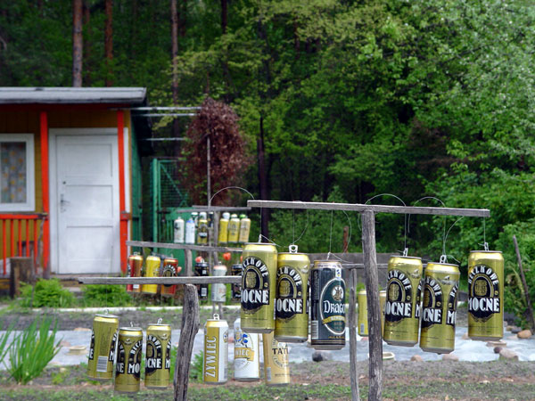 beer cans, hanging beer cans